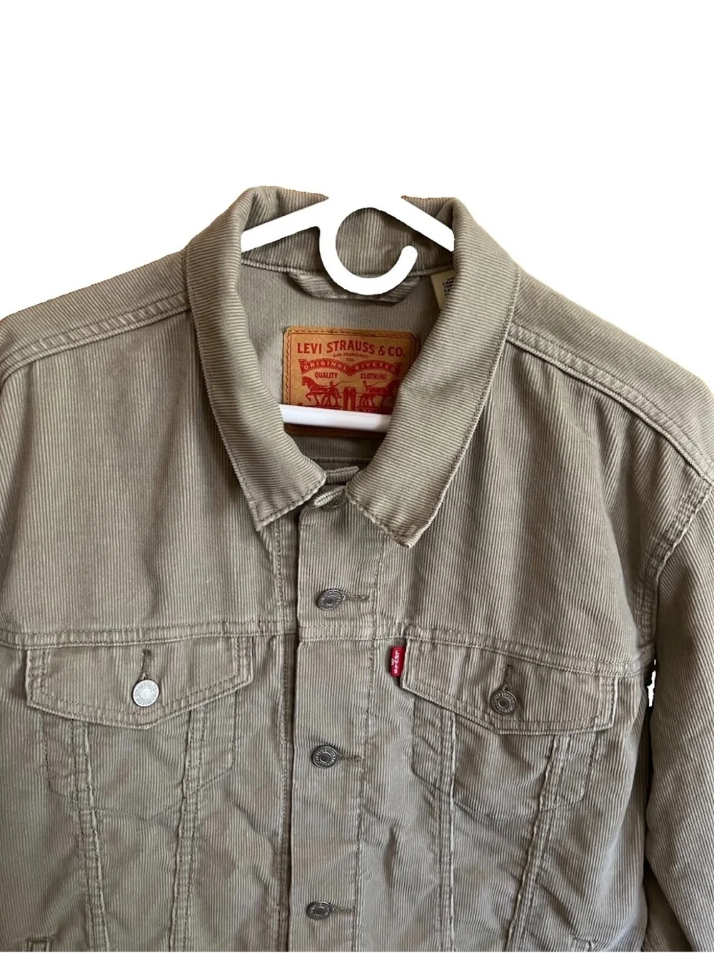 Levi’s 72334‑0686 Corduroy Trucker Jacket NWOT – Tan – Size L (P2P 24.5)